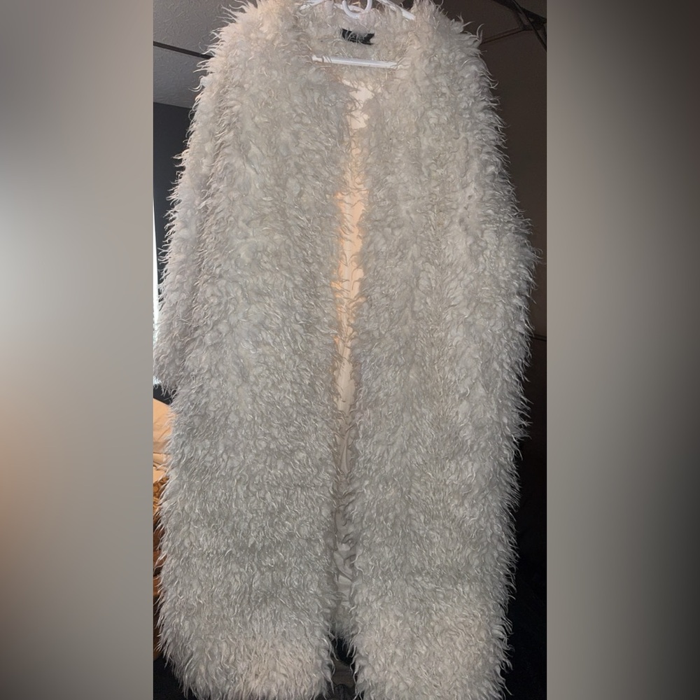 Never worn akira 1x/2x white faux fur coat